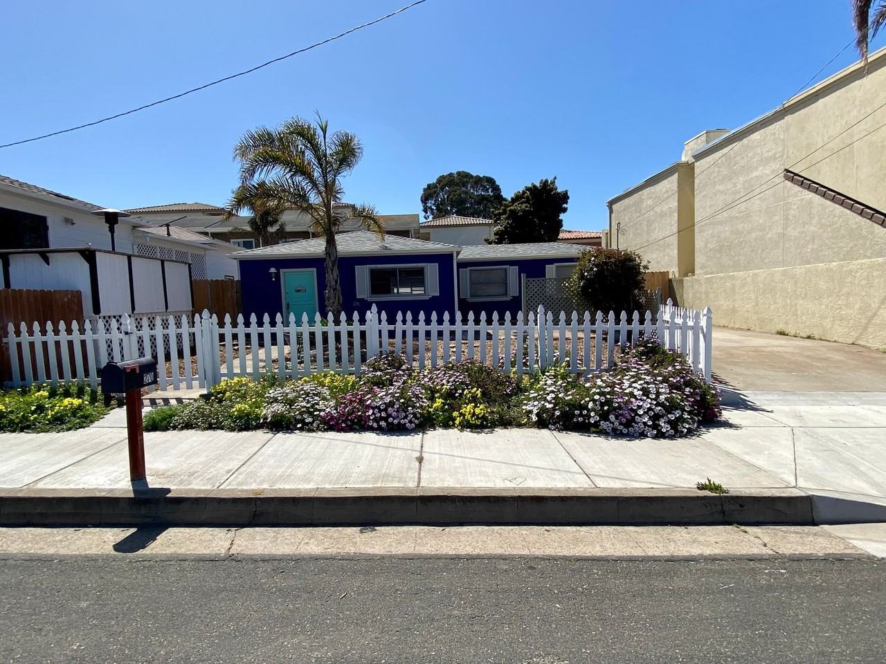 270 Marina St - Photo 2 of 12