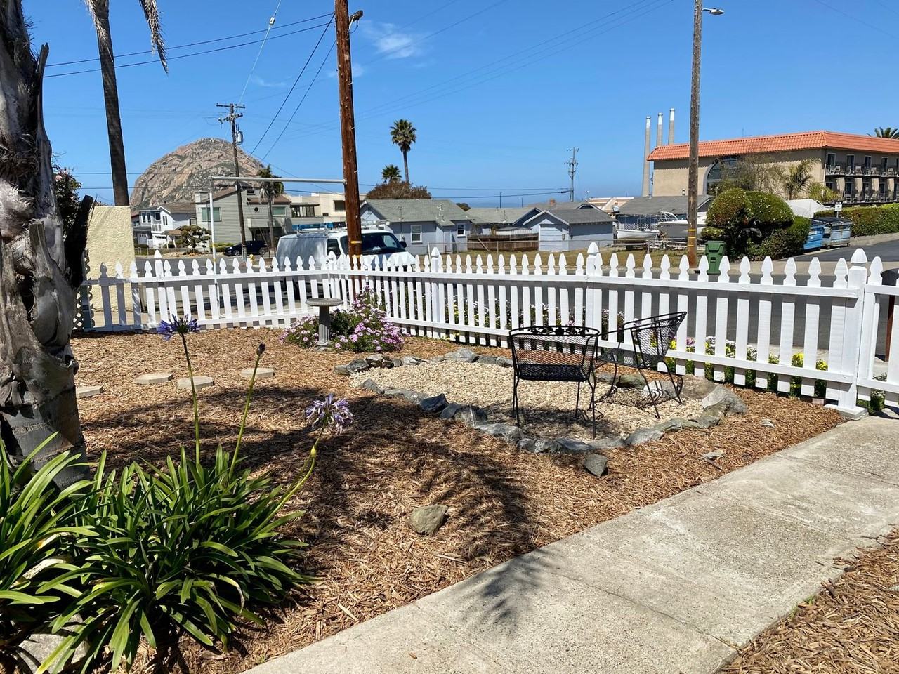 270 Marina St - Photo 3 of 12