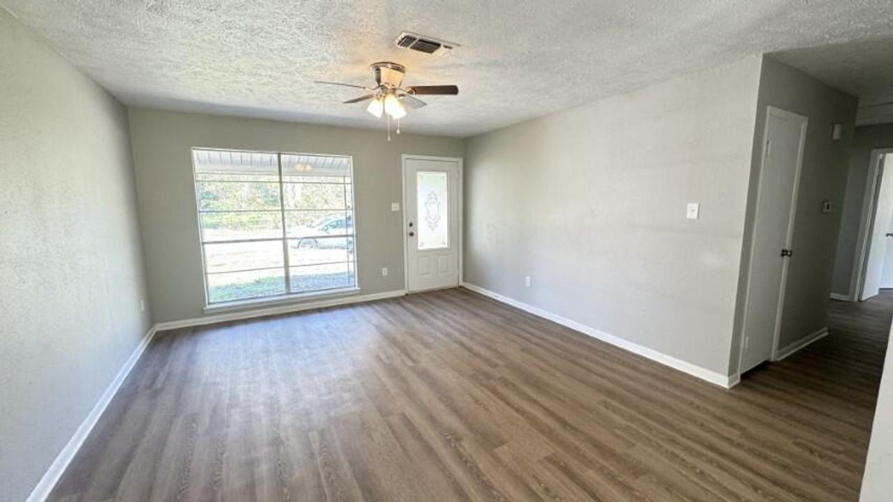310 Parkview Ave - Photo 3 of 7