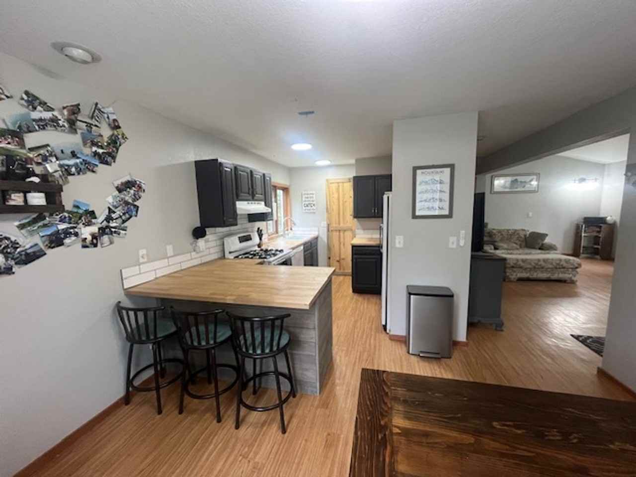 46325 Roosevelt Cir - Photo 2 of 9