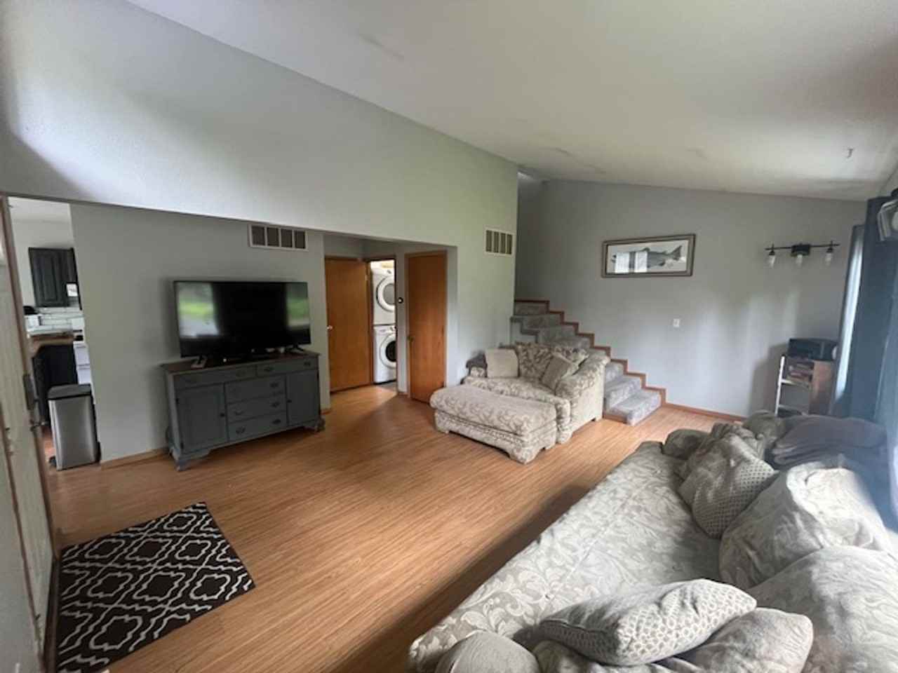 46325 Roosevelt Cir - Photo 3 of 9