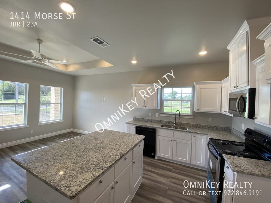 1414 Morse St - Photo 3 of 11