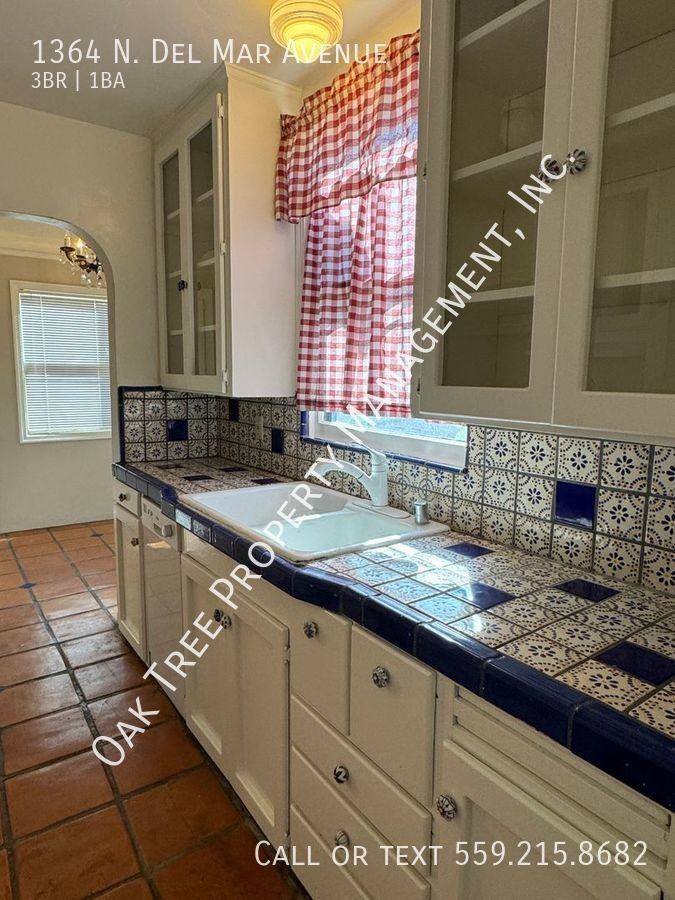 1364 N Del Mar Ave - Photo 4 of 17