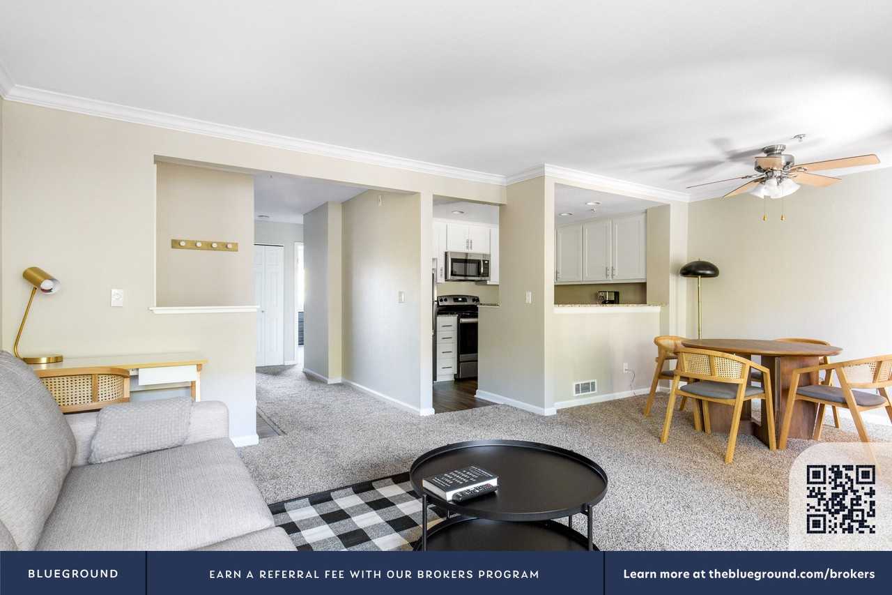 1535 Vista Club Cir #509 - Photo 5 of 33