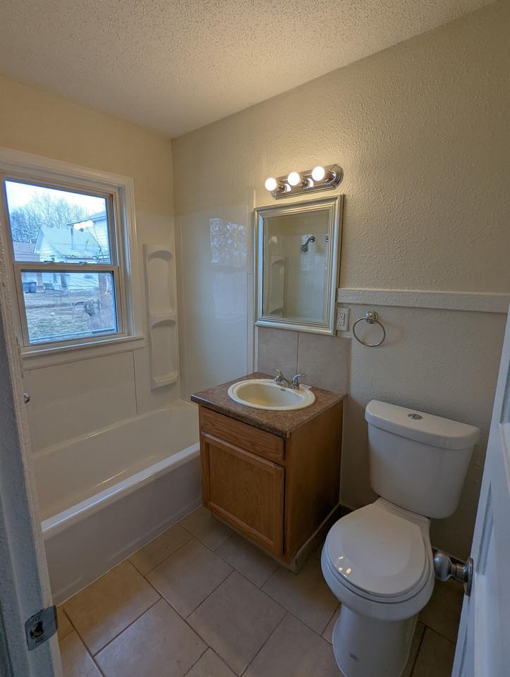 634 South Hydraulic Avenue - Photo 3 of 3