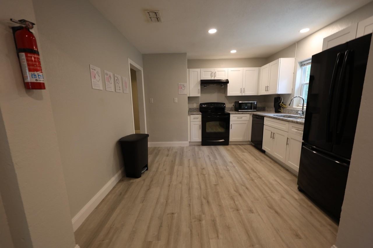 E Hanna Ave - Photo 4 of 7