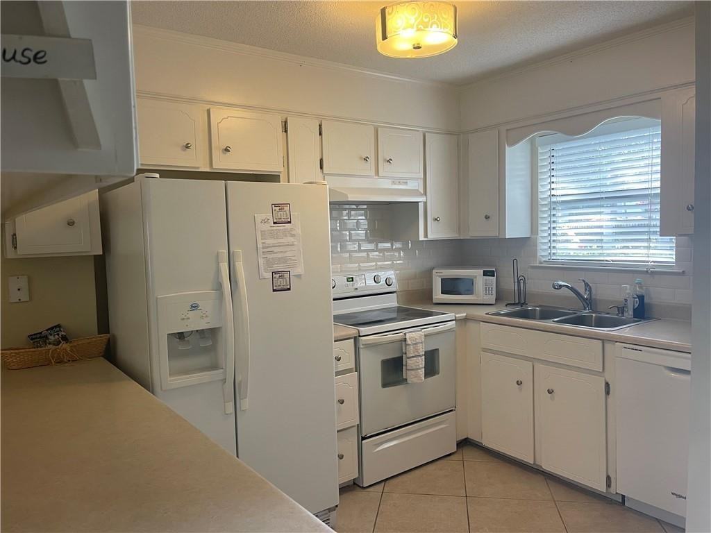 104 Courtyard Villas #C1 - Photo 4 of 24