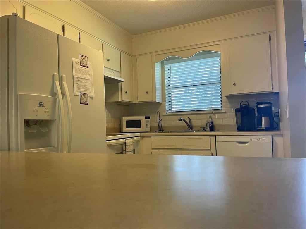 104 Courtyard Villas #C1 - Photo 6 of 24