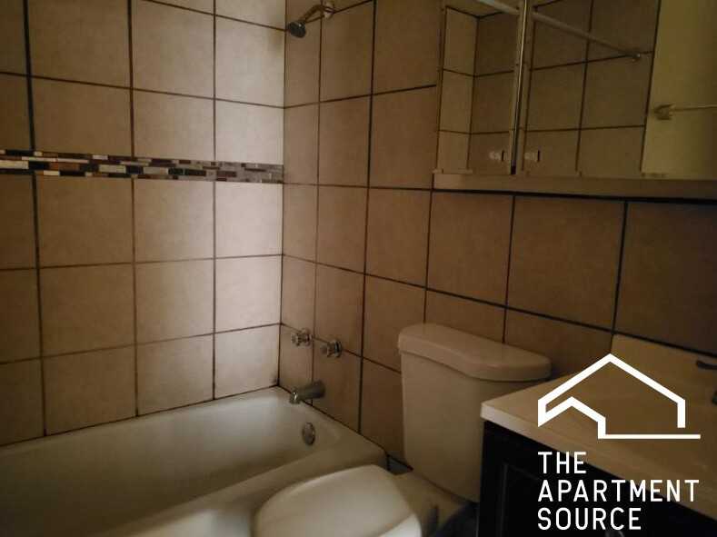 5820 N Sheridan Rd #103 - Photo 3 of 12