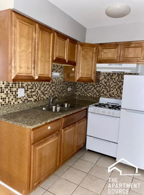 5820 N Sheridan Rd #103 - Photo 4 of 12