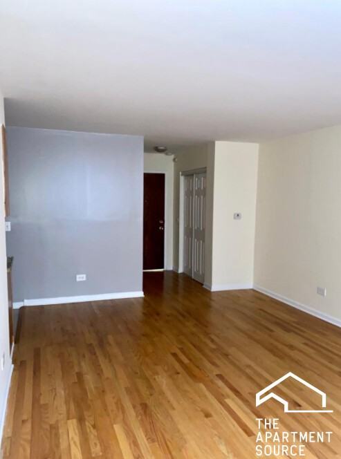 5820 N Sheridan Rd #103 - Photo 5 of 12