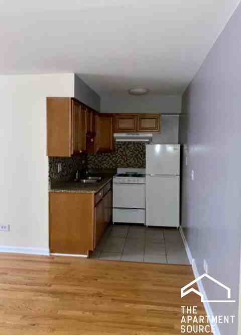 5820 N Sheridan Rd #103 - Photo 7 of 12