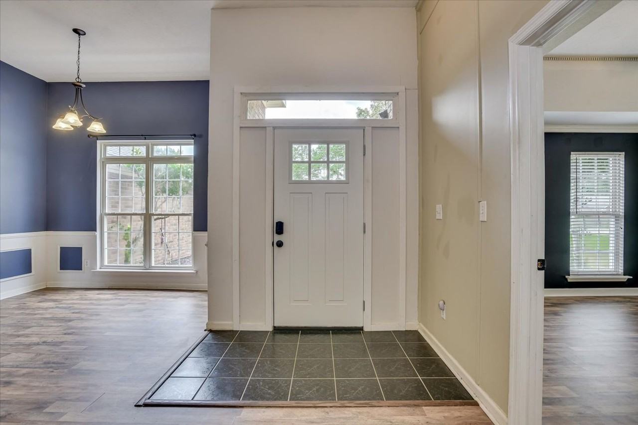 1046 Woodberry Dr - Photo 3 of 29