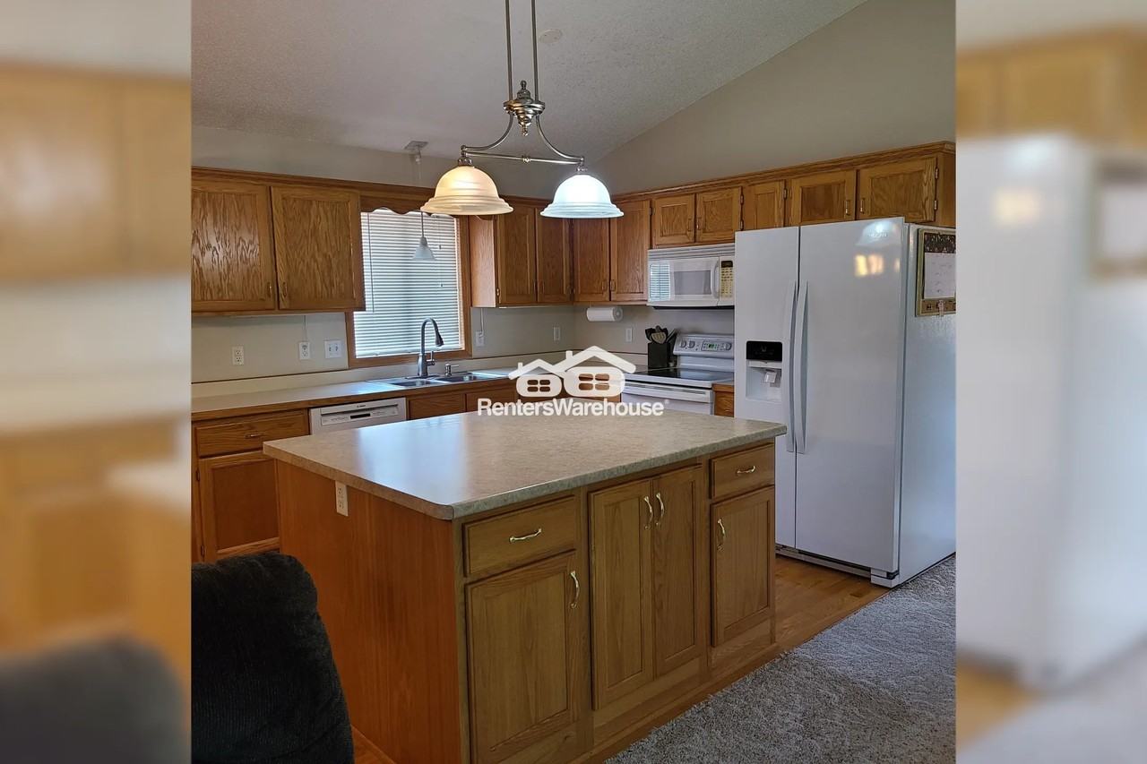 5105 Edinburgh Way - Photo 2 of 17