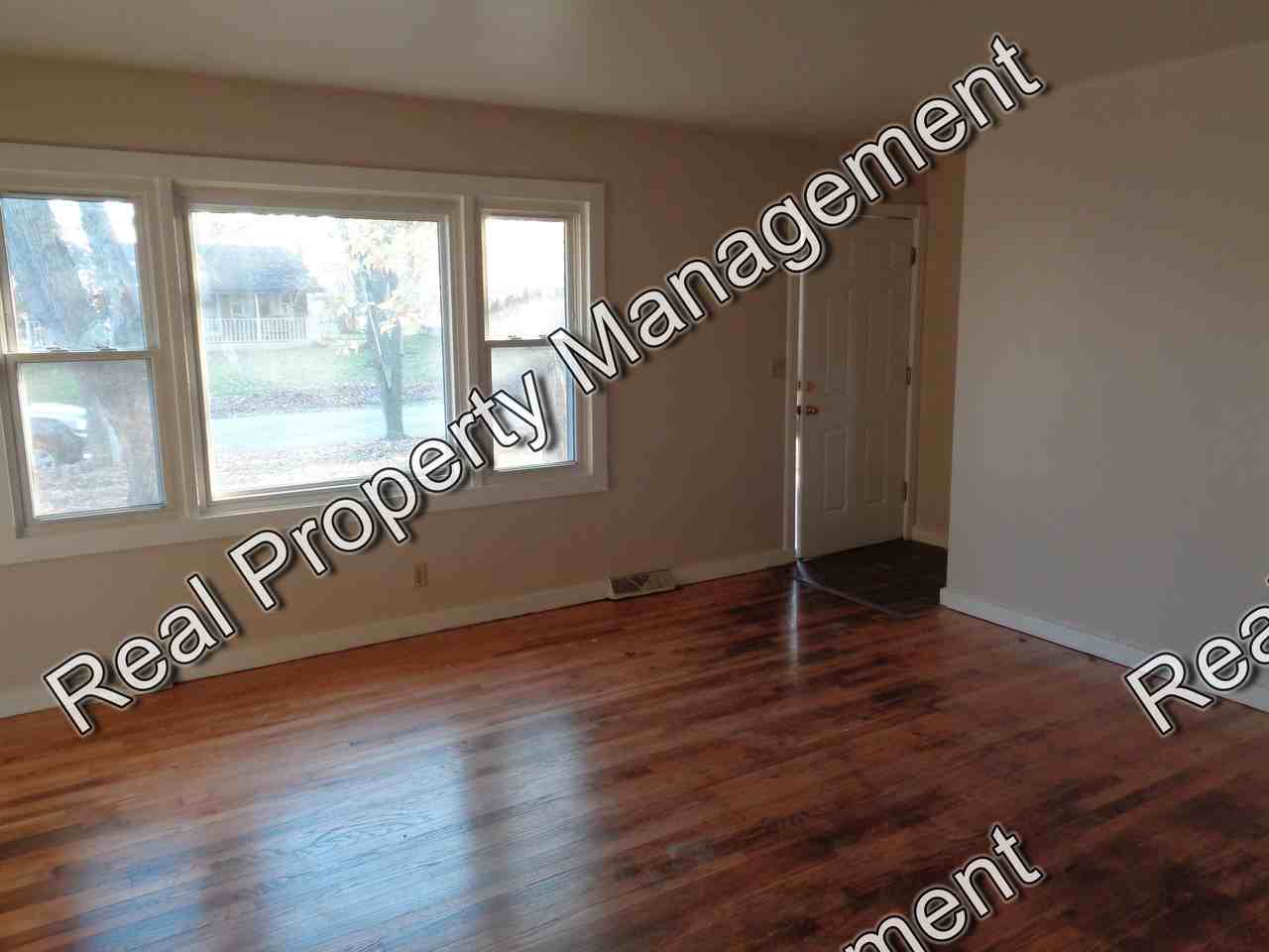 5564 Redwood Ave - Photo 2 of 10
