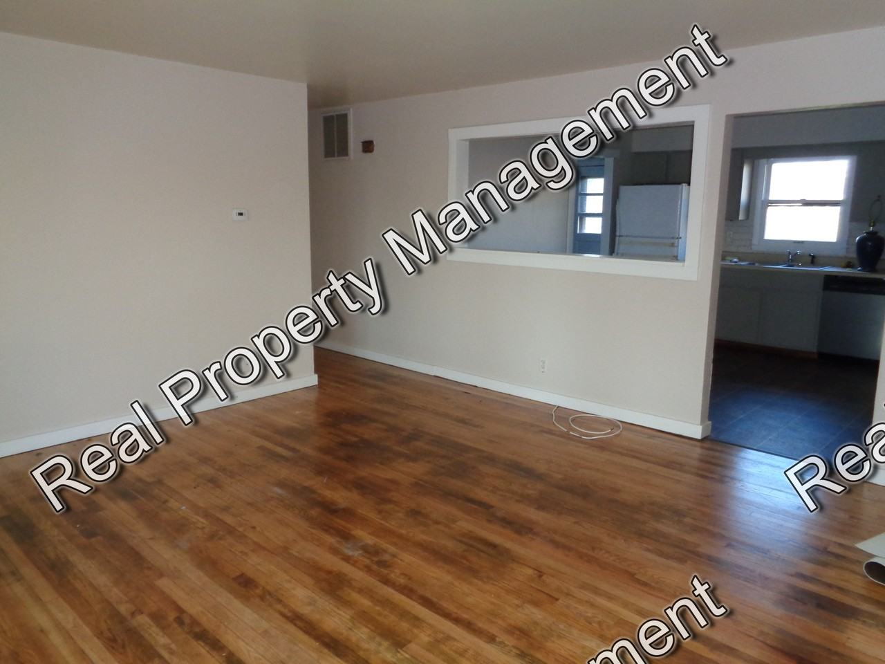 5564 Redwood Ave - Photo 3 of 10