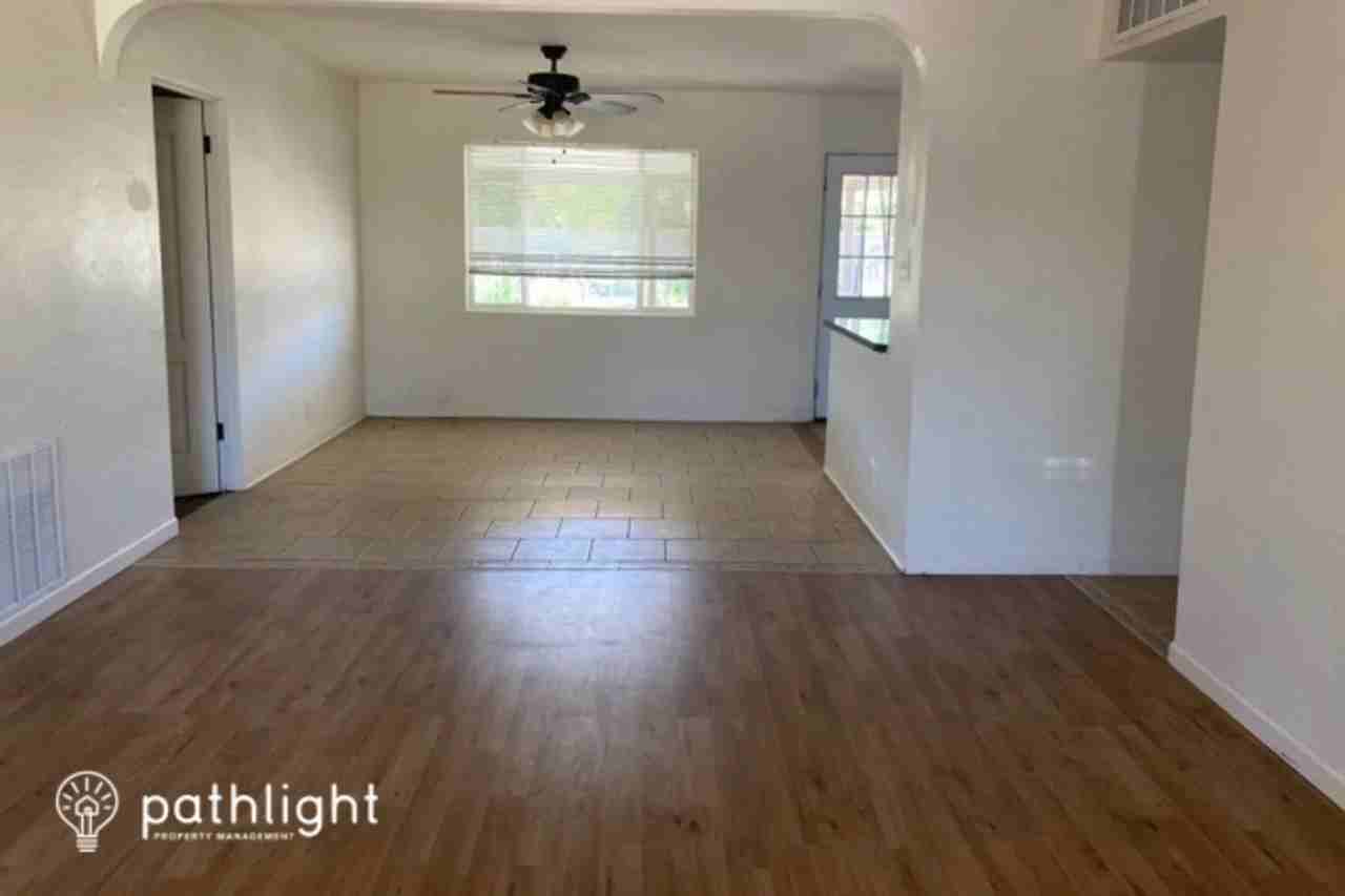 5808 Princess Jeanne Ave Ne - Photo 2 of 13