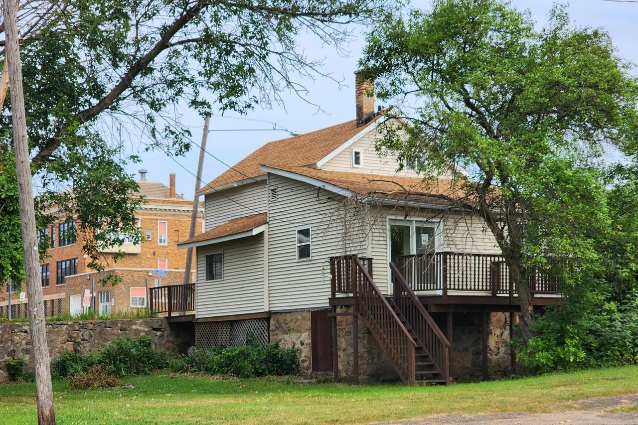 400 2nd Ave Sw - Photo 3 of 25