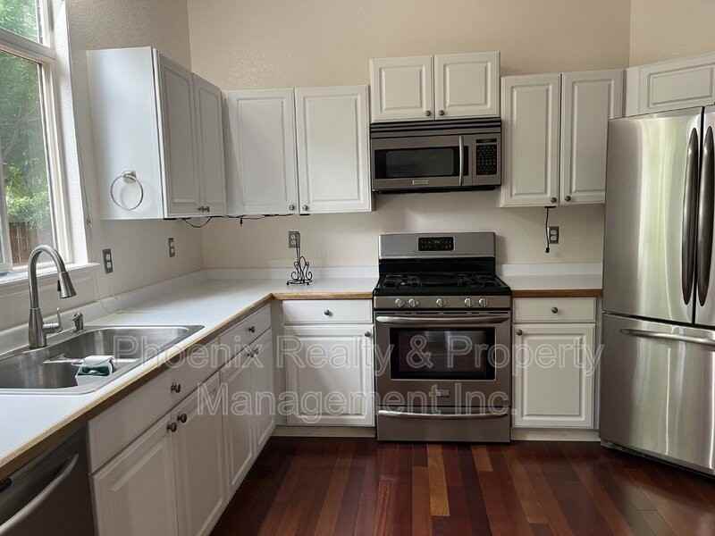 370 Harvest Point Dr - Photo 5 of 20