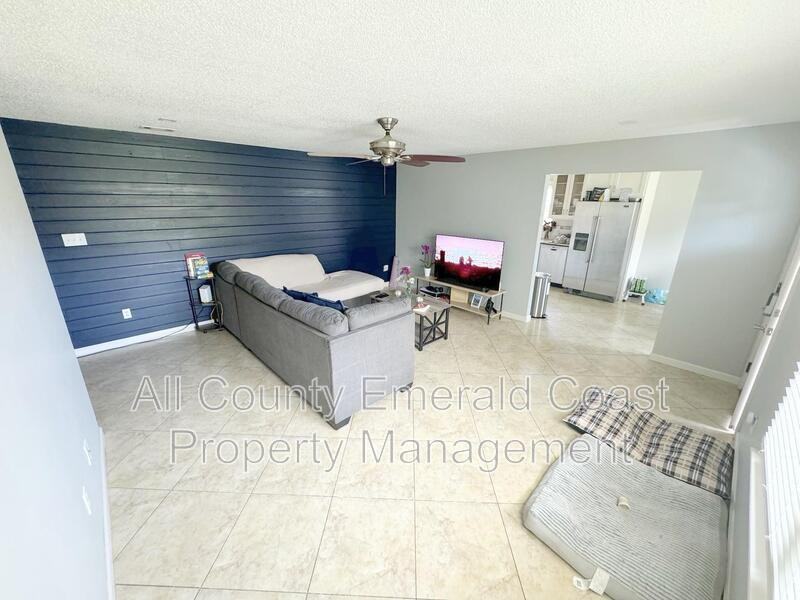 915 Emily Cir - Photo 7 of 35