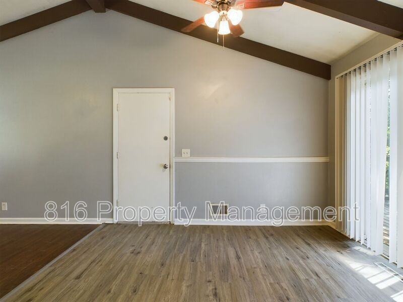 4900 N Spruce Ave - Photo 3 of 21