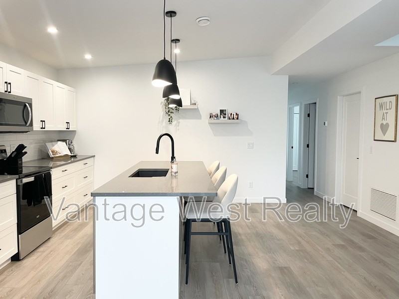 8700 Jim Bailey Cres - Photo 2 of 18