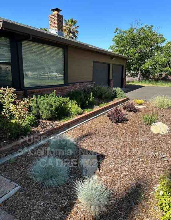 170 Gobalet Ln - Photo 3 of 27