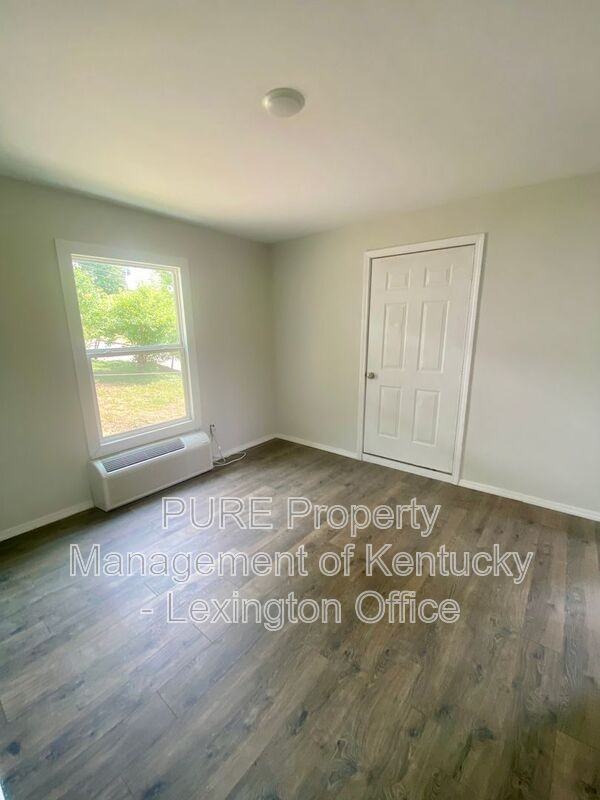 146 N Elmarch Ave - Photo 2 of 9