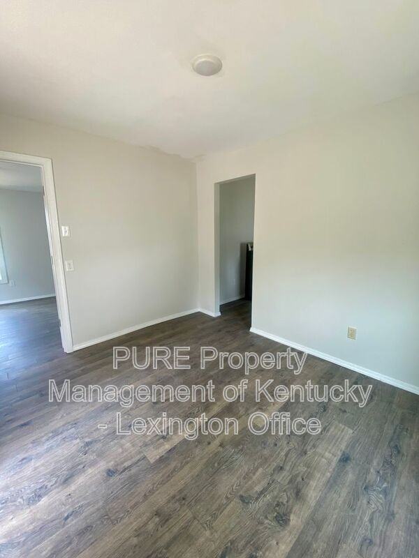 146 N Elmarch Ave - Photo 3 of 9