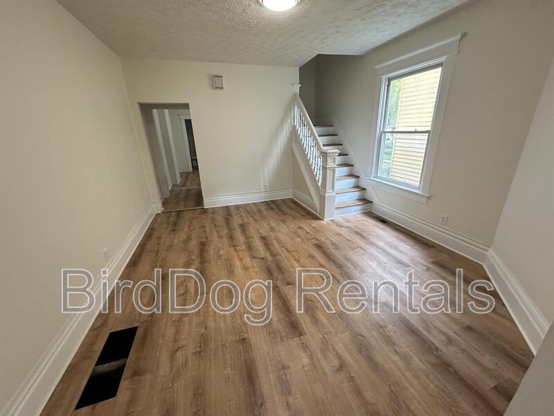 1524 Franklin Ave - Photo 3 of 16