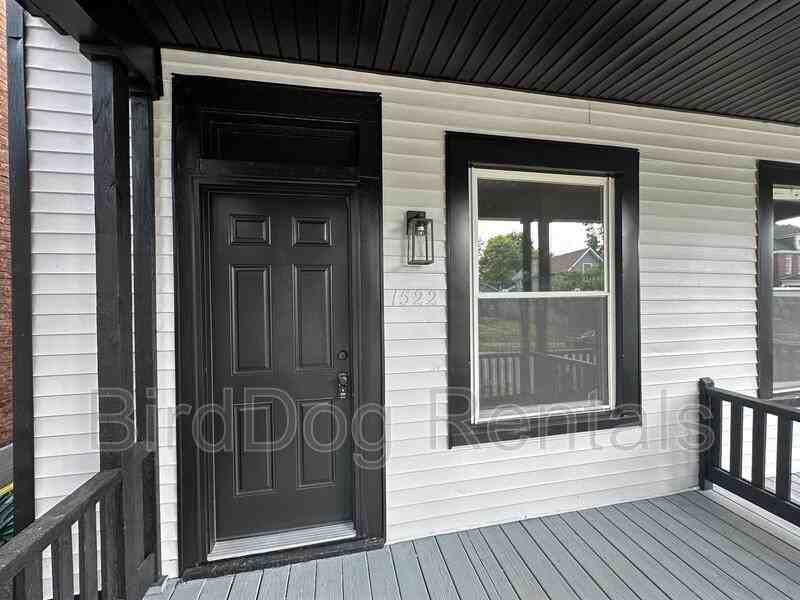 1522 Franklin Ave - Photo 2 of 11