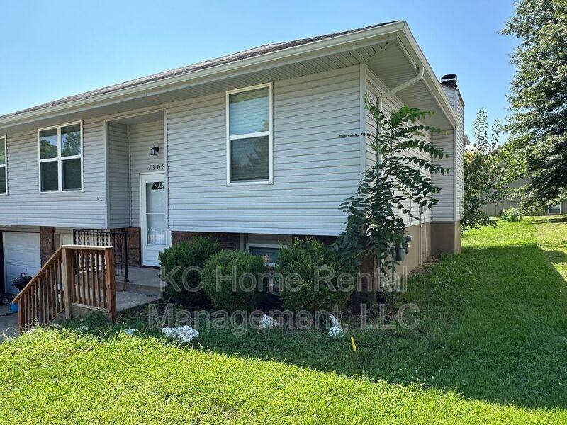 7303 Nw 82nd St - Photo 3 of 41