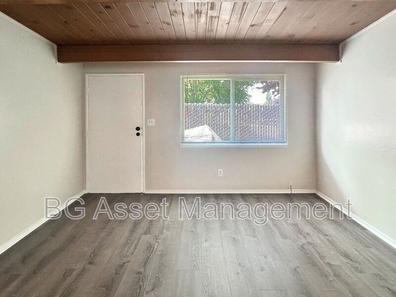 1922 Dodson St - Photo 2 of 14