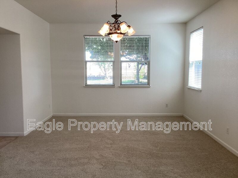 11143 Graeton Cir - Photo 2 of 33