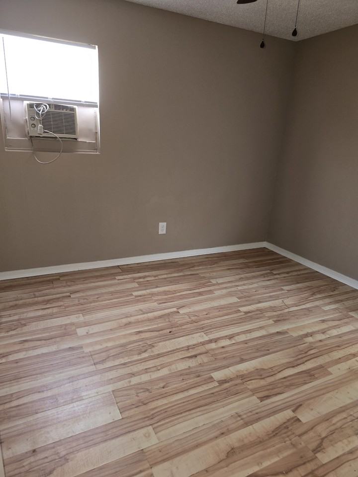 1439 Ne 24th St - Photo 3 of 6