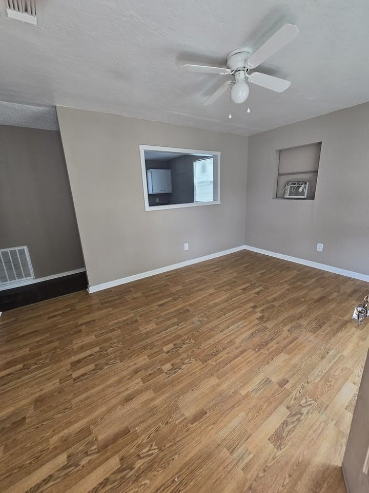 1439 Ne 24th St - Photo 4 of 6