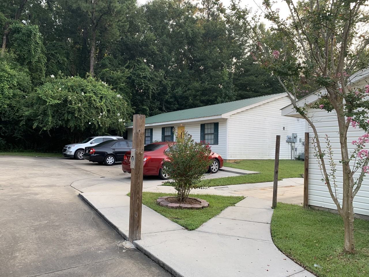 121 Lexington Dr - Photo 5 of 9