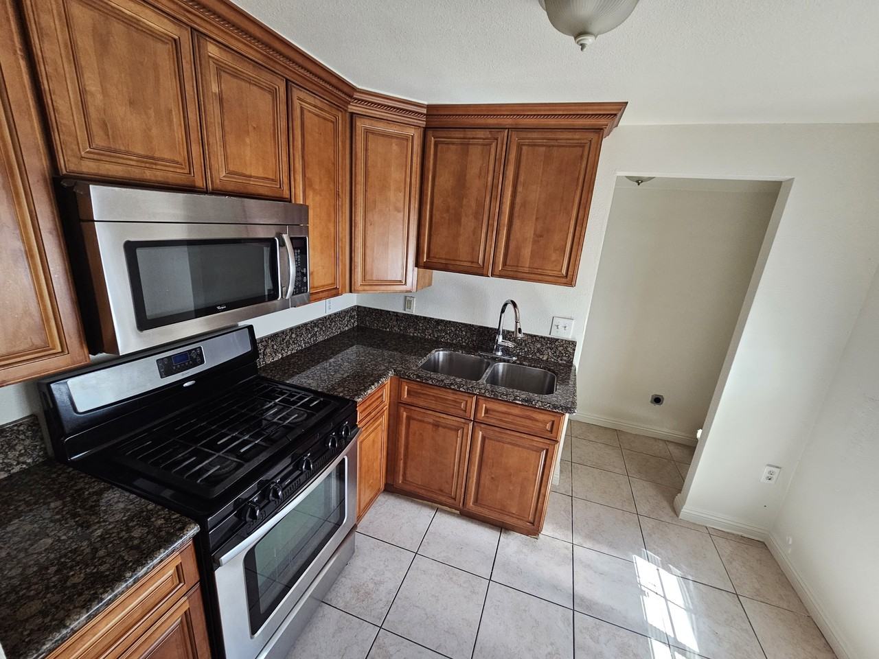 1982 Loma Vista St - Photo 3 of 10