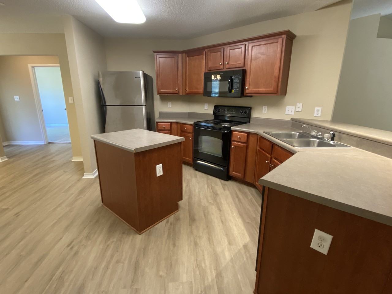 11815 Balsam Ct - Photo 3 of 16