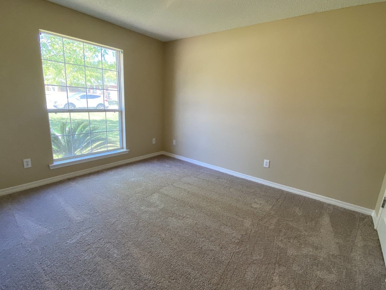 11815 Balsam Ct - Photo 5 of 16