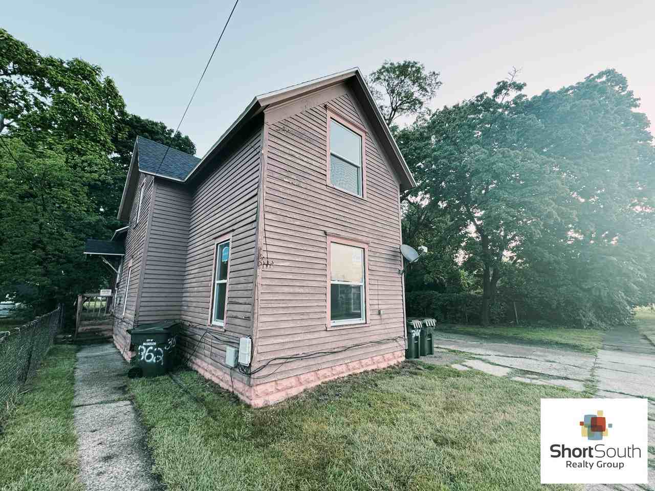 360 Mclaughlin Ave - Photo 3 of 5