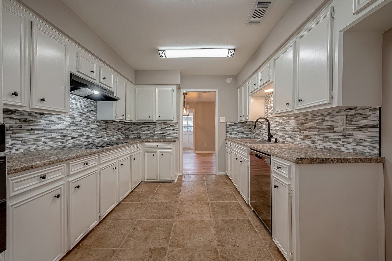 14736 Perthshire Rd #F - Photo 6 of 27