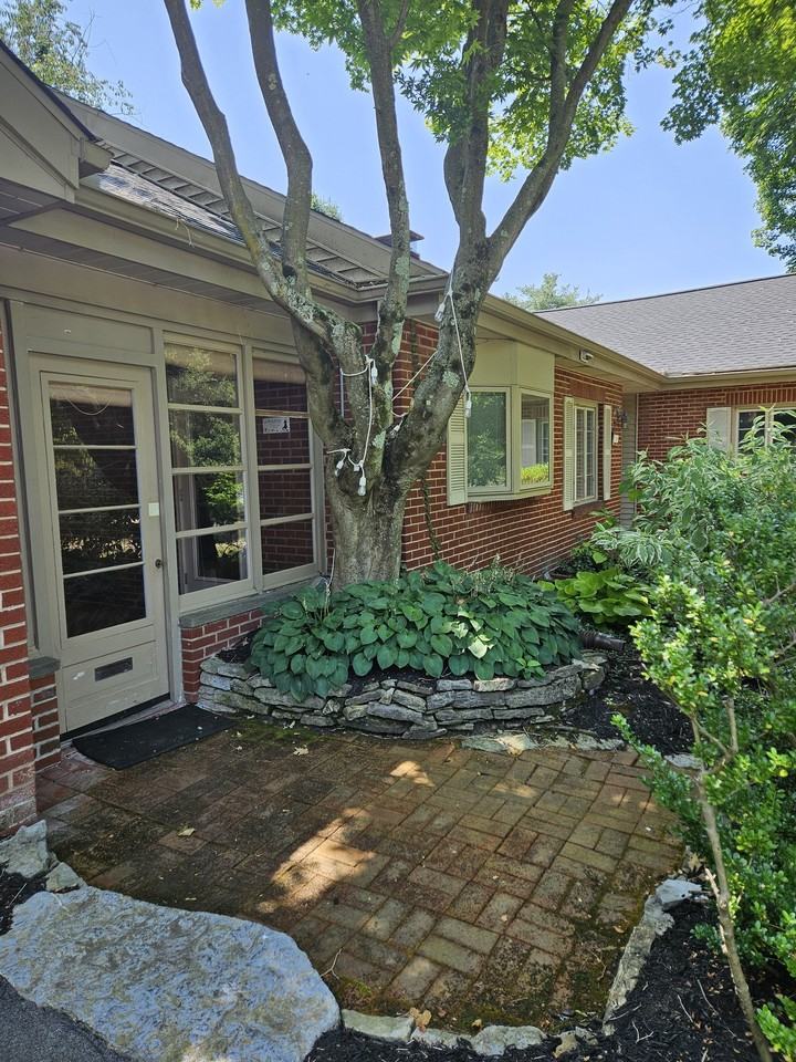 764 W Hamilton Ave - Photo 2 of 37