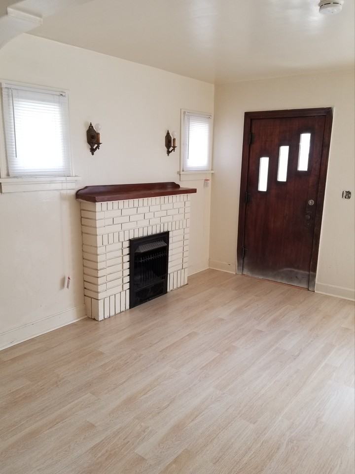 3247 Adams Ave - Photo 4 of 9