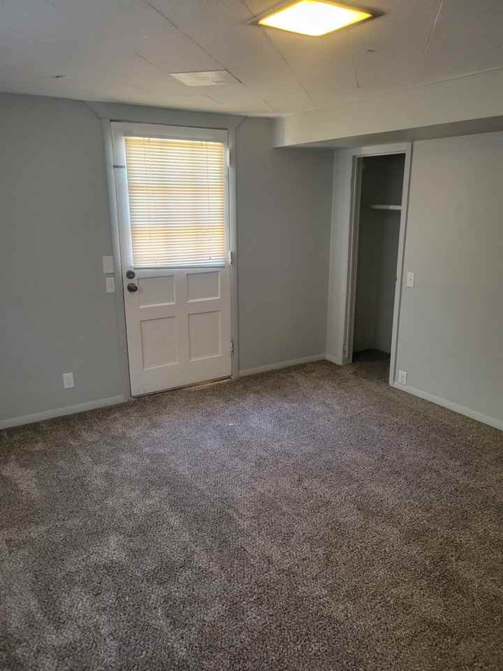 1033 37Th St - Photo 2 of 7