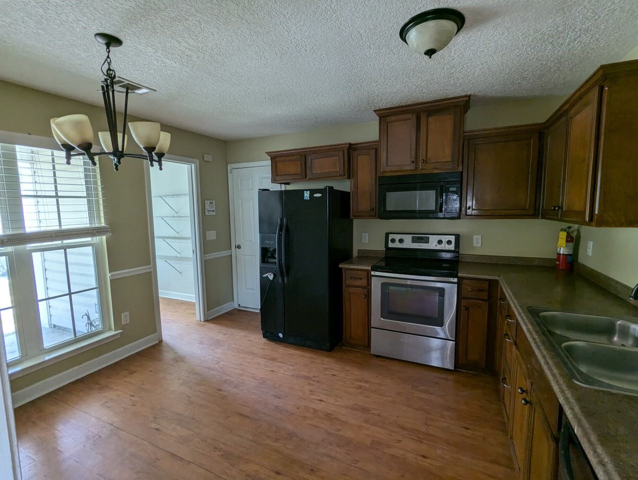 202 Augusta Way - Photo 2 of 9