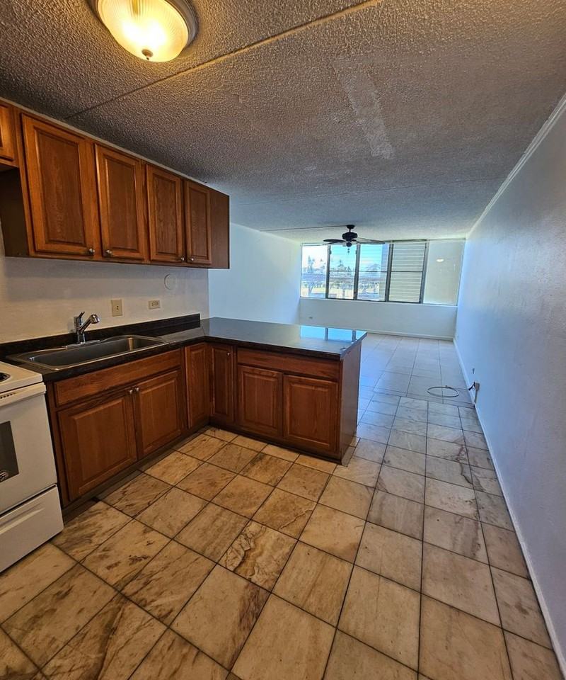 Harbor Lights AOAO - Photo 3 of 14