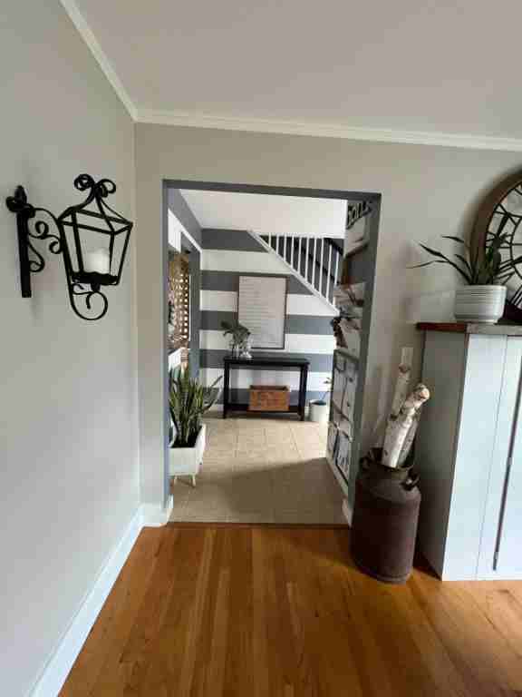 1735 Crestview Dr - Photo 2 of 12