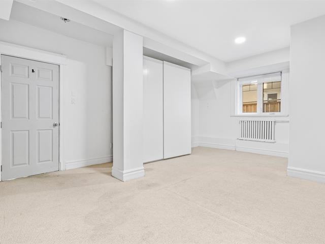 949 Avenue Davaar #A - Photo 2 of 6