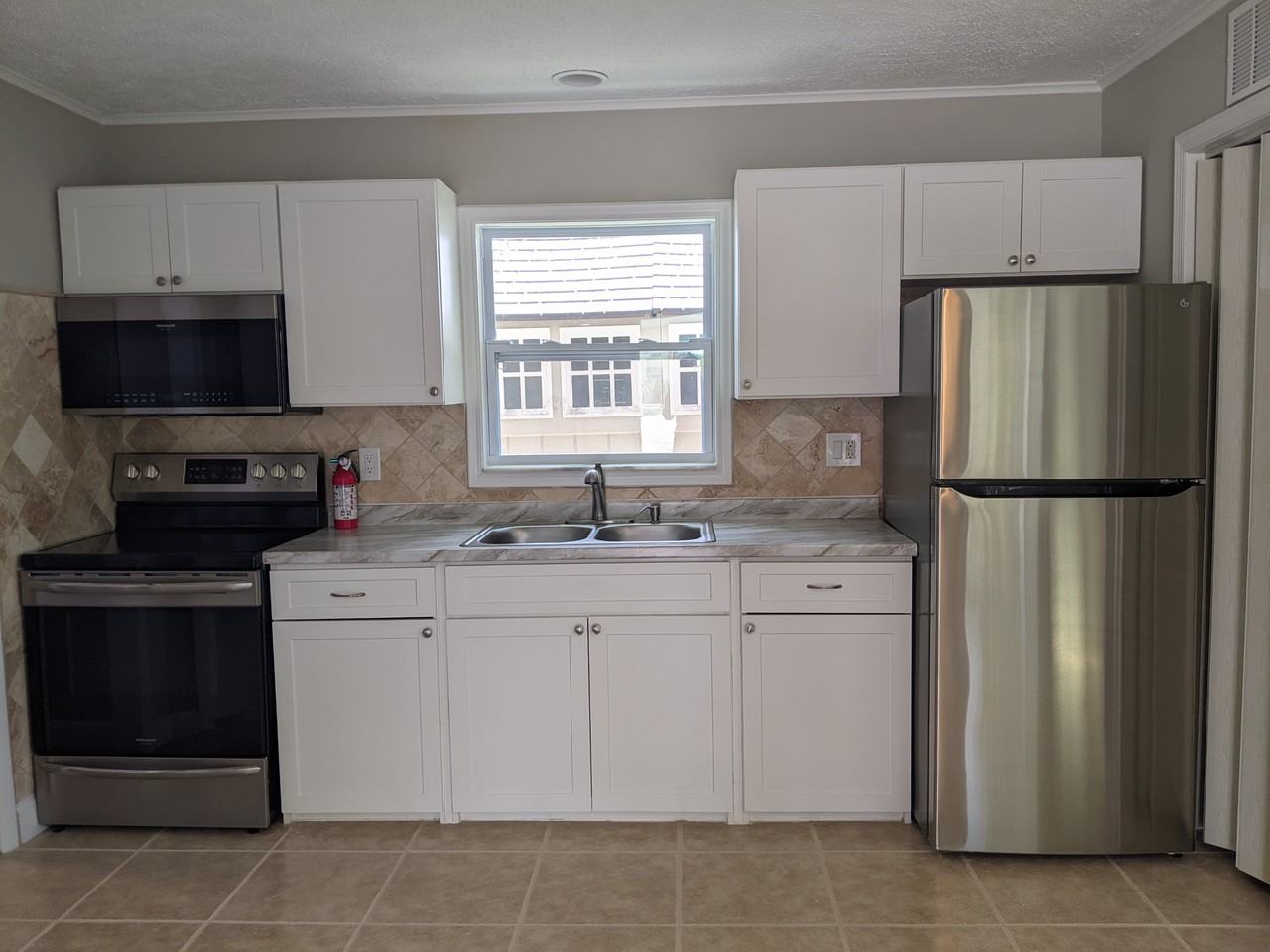 1112 Ne Stuart St #C - Photo 2 of 10